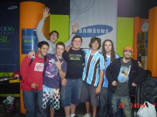 Foto da final do WCG RS 2006. MoSka é o quarto da esquerda para a direita Foto da final do WCG RS 2006. MoSka é o quarto da esquerda para a direita