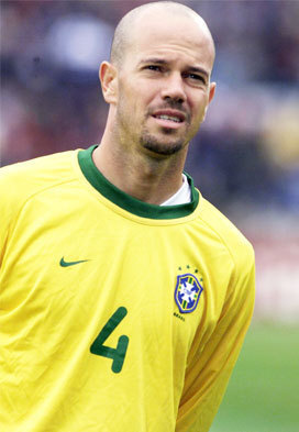 Zago em ação pela seleção Zago em ação pela seleção