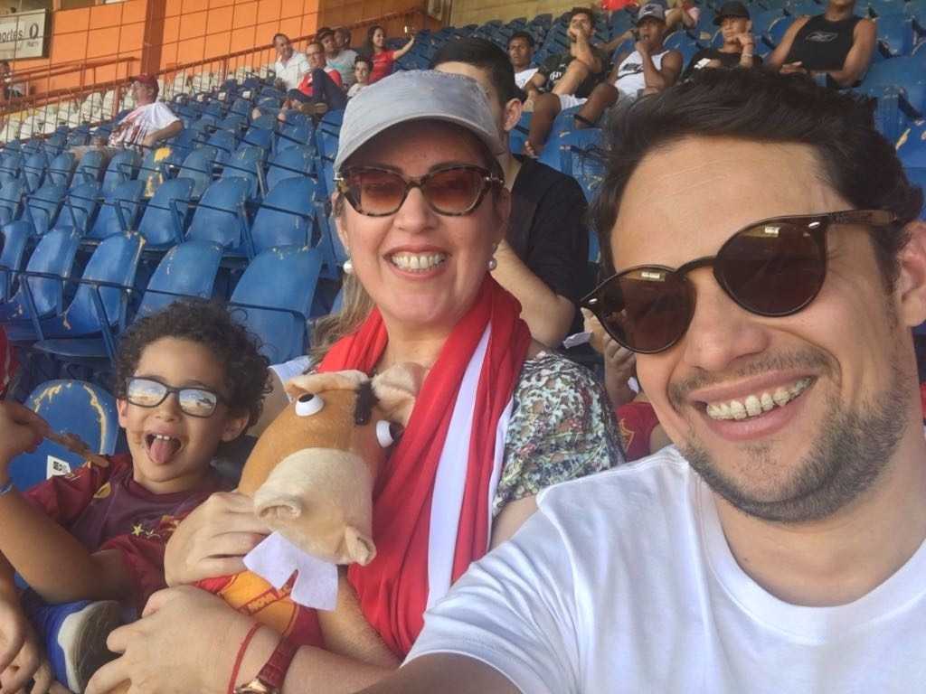 Ela é torcedora do Vila Nova e costuma ir ao estádio assistir aos jogos