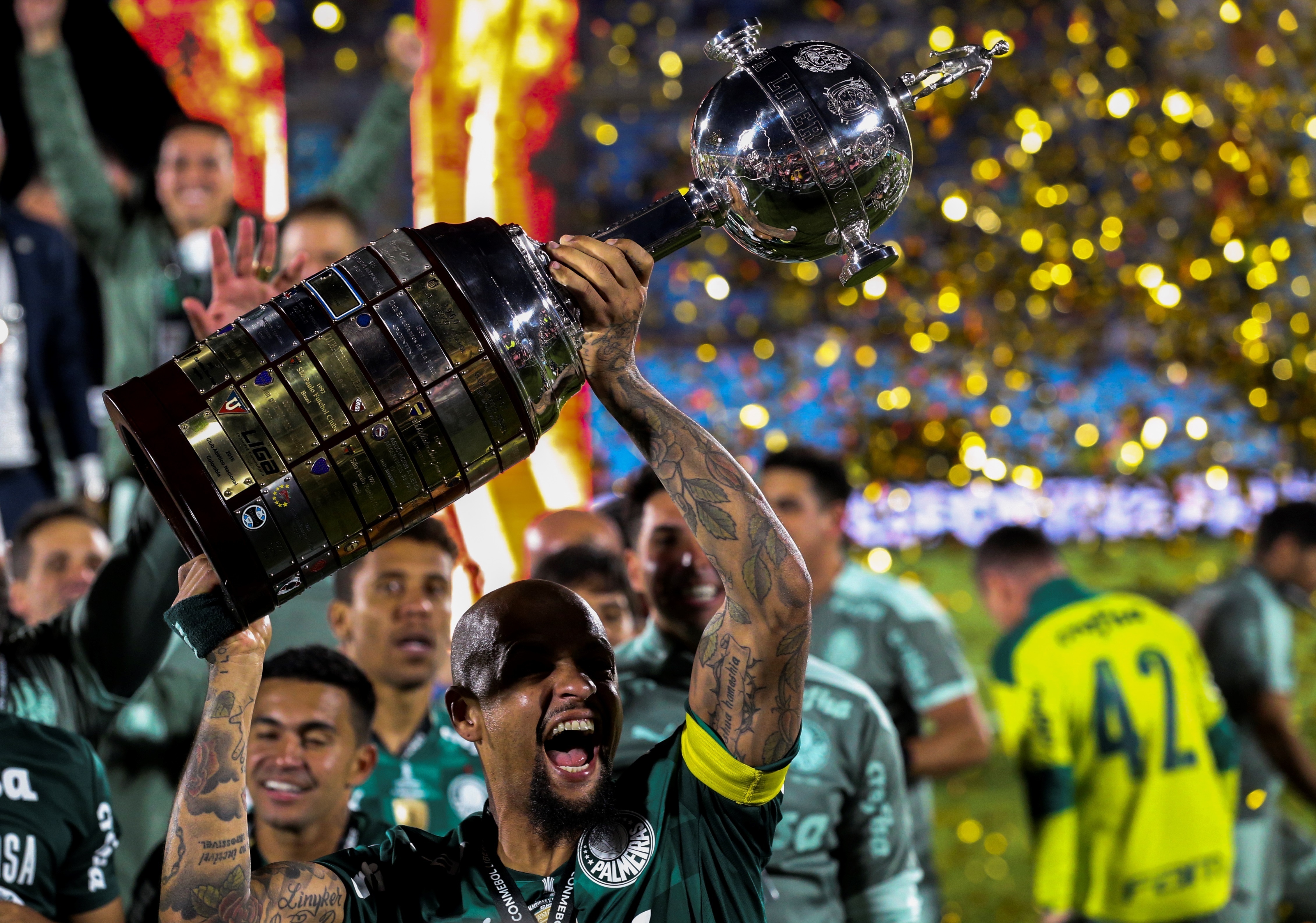 Felipe Melo comemora a conquista da Libertadores pelo Palmeiras Felipe Melo comemora a conquista da Libertadores pelo Palmeiras