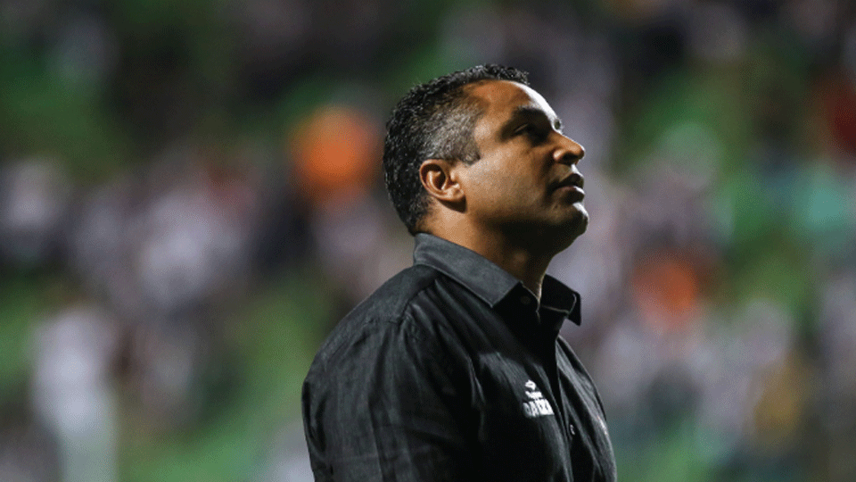 Roger Machado não se sustentou à frente da equipe e foi demitido Roger Machado não se sustentou à frente da equipe e foi demitido