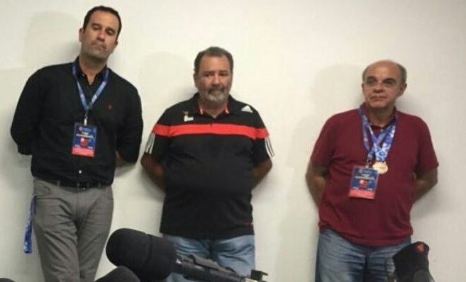 Ricardo Lomba, vice de futebol, o CEO Fred Luz e presidente Bandeira de Mello durante uma coletiva do Flamengo