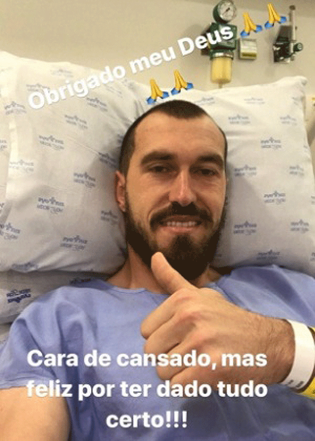 Sem poder atuar até o próximo ano, Walter passa por cirurgia no Corinthians