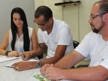 Esposa de Rivaldo (esq) ocupará a vice-presidência do Mogi Mirim Esposa de Rivaldo (esq) ocupará a vice-presidência do Mogi Mirim