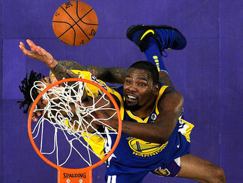 Durant foi o cestinha do jogo Durant foi o cestinha do jogo