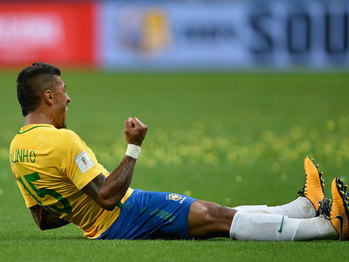 Paulinho abriu o placar Paulinho abriu o placar