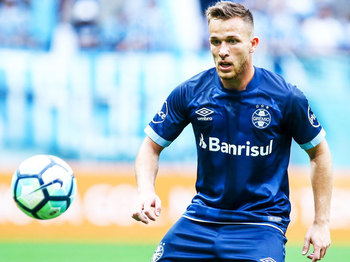 Arthur em ação pelo Grêmio no Brasileiro Arthur em ação pelo Grêmio no Brasileiro