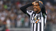 Robinho perdeu um gol em derrota na Libertadores