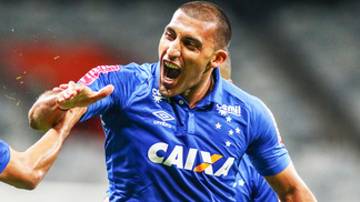 Ábila finalmente deixa o Cruzeiro e anuncia retorno ao futebol argentino Abila Comemora Gol Cruzeiro Atletico-GO Campeonato Brasileiro 12/06/2017