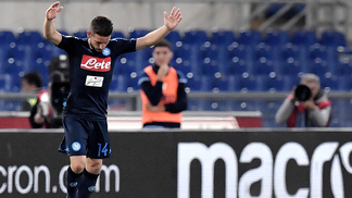 Com gol de 'Prêmio Puskas', Napoli goleia Lazio e lidera o Italiano; Juventus e Milan também vencem Mertens anotou um golaço durante a vitória do Napoli sobre a Lazio nesta quarta-feira