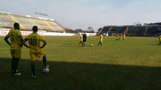 Jogadores protestam, não aparecem para jogar Série C e Mogi Mirim perde por W.O. para Ypiranga-RS Jogadores do Ypiranga no estádio do Mogi Mirim