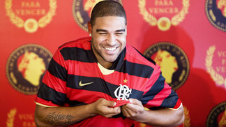 Luxa revela que se arrepende até hoje de não ter levado Adriano 'Imperador' para o Fla: 'Ele precisava de um cara que saísse de porrada com ele' Adriano Imperador Apresentação Flamengo 07/05/2009
