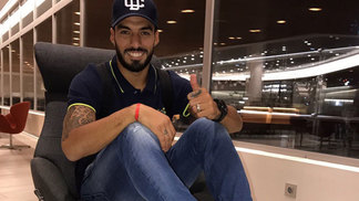 Sampaoli admite expectativa com chance de Luis Suárez jogar: 'Isso poderia mudar meu time' Luis Suárez antes de ir para o Uruguai, onde se juntou à seleção