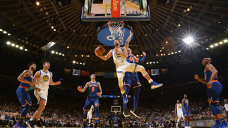Durant é expulso, mas Warriors vencem Knicks com grande 2º tempo de Curry Curry foi decisivo no segundo tempo