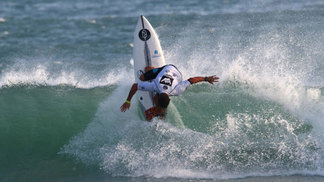Deivid Silva ofusca campeões mundiais e vence em Maresias Deivid Silva triunfou no QS 300 de Maresias