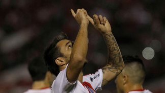 Reforço marca, River vence Guaraní no Paraguai e fica muito perto das quartas Ignacio Scocco comemora gol do River Plate contra o Guaraní pela Libertadores