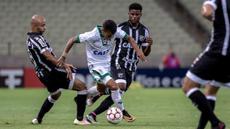 América-MG arranca empate contra Ceará, mas dá chance para o Inter retomar a liderança Matheusinho, do América-MG, encara defesa do Ceará