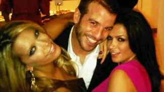 Van der Vaart revela ter agredido esposa durante o Ano Novo: 'Sou um idiota' Sylvie (à esq.) e Rafael van der Vaart pouco antes da agressão do jogador