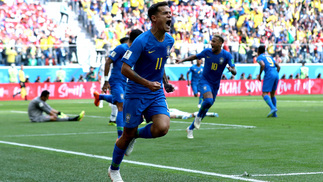 O Brasil precisava vencer e venceu. Com problemas que devem ser corrigidos Philippe Coutinho comemora gol contra Costa Rica