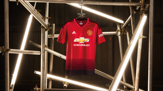 Manchester United lança nova camisa com homenagem aos 140 anos do clube Nova camisa do Manchester United