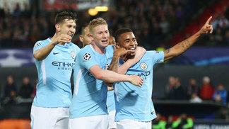 Gabriel Jesus marca em sua estreia em Champions League, e Manchester City massacra Feyenoord na Holanda Gabriel Jesus comemora o gol do City contra o Feynoord