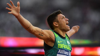 Petrúcio Ferreira quebra recorde e faz dobradinha no Mundial de Atletismo Paralímpico Petrúcio Ferreira conseguiu o tempo de 21s21