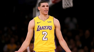 Mesmo odiado, Lonzo Ball vai, aos poucos, mostrando que é (muito?) bom Lonzo Ball em partida contra o New York Knicks