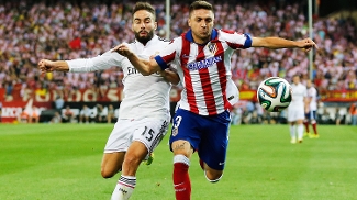 Sem clube após deixar Atlético de Madri, brasileiro brinca: 'Tenho várias namoradas e nenhuma quer casar comigo' Guilherme Siqueira Atletico de Madri Carvajal Real Madrid Supercopa da Espanha 22/08/2014