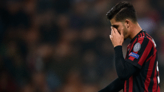 Após vexame, Gattuso detona atacante de R$ 146 milhões: 'Tem que respeitar a camisa do Milan' André Silva Lamenta AEK Atenas Liga Europa Getty