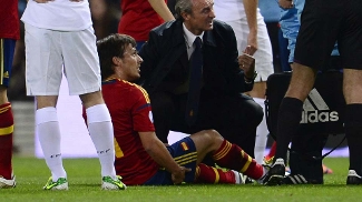 Com rápida recuperação, David Silva pode voltar ao Manchester City já contra o Ajax David Silva se machucou no confronto da Espanha contra a França