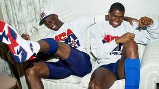 O time mais legal de se ver na NBA não tem Kawhi, nem LeBron, muito menos Curry ou Durant Michael Jordan e Magic Johnson se divertem com o Dream Team nos Jogos Olímpicos de 1992