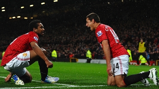 Prêmio Futebol no Mundo: Vote e escolha o melhor brasileiro da última semana no futebol internacional Anderson comemora gol do United com Chicharito