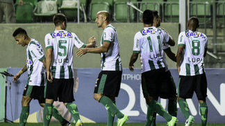 Em jogo de seis pontos, América-MG bate o Vila Nova e reassume a liderança América-MG venceu o Vila Nova na noite desta terça-feira