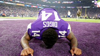 Para lavar a alma! Milagre de Minneapolis põe fim na longa lista de frustrações dos Vikings Stefon Diggs comemora o TD da vitória no domingo
