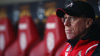 Com pior campanha da história, lanterna da Bundesliga já tem ‘festa’ programada para volta à 1ª divisão Peter Stöger não é mais o técnico do Colônia