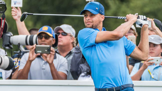 Curry estreia em torneio de golfe, manda 1ª tacada em carrinho, mas não faz feio Stephen Curry durante sua participação no Ellie Mae Classic