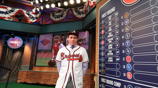 Japão entra na disputa, e MLB talvez tenha de rever salários nas ligas menores Carter Stewart, draftado pelo Atlanta Braves em 2018