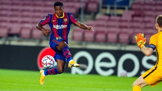 Goleada na Champions apresenta mais indícios sobre como Ronald Koeman pensa o novo Barcelona Ansu Fati mais uma vez foi um dos destaques do Barcelona