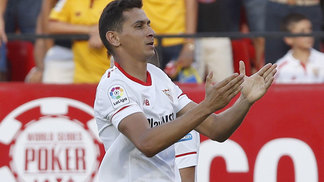 Ganso marca de novo, é aplaudido, Sevilla bate Eibar e vence a segunda no Espanhol Paulo Henrique Ganso comemora seu gol pelo Sevilla sobre o Eibar pelo Espanhol