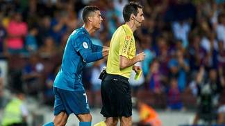 "Tem alguma coisa aí", diz Zidane sobre a suspensão de Cristiano Ronaldo Cristiano Ronaldo empurrou árbitro na Supercopa da Espanha entre Barcelona e Real Madrid