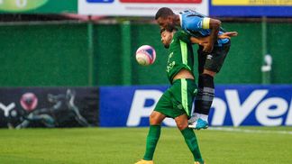 Grêmio cede virada ao Avenida e segue sem vencer