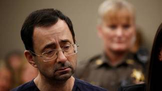 Nassar, o médico abusador das ginastas, tem seus “seguidores” no futebol. Vamos denunciá-los! Larry Nassar foi preso pelo abuso sexual de mulheres