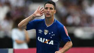 Para Thiago Neves, Cruzeiro ganhou título e respeito em 2017; em 2018, espera reforços Thiago Neves comemora gol no empate entre Cruzeiro e Botafogo