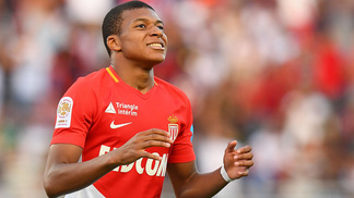 Após pedir para sair, Mbappé muda de número no Monaco; veja a numeração completa Mbappe Monaco PSG Supercopa da França 29/07/2017