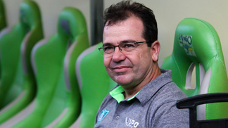 Campeão da Série B, técnico do América-MG vê justiça: 'Melhor equipe do campeonato' Enderson Moreira, técnico campeão da Série B