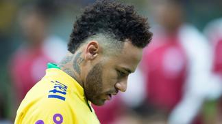 Bom? Sem Neymar, seleção é medíocre em jogos oficiais e só ganhou de Venezuela e Haiti Neymar durante amistoso entre Brasil e Catar, em Brasília-DF