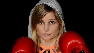 Campeã do mundo de boxe Angelique Duchemin morre aos 26 anos Angelique Duchemin sofreu um infarto