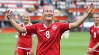 Cerveja e polêmica; conheça a heroína dinamarquesa na Eurocopa das mulheres Theresa Nielsen dinamarca eurocopa