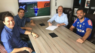 Menos de 10 dias para volta ao trabalho, veja quem seu clube já contratou e dispensou Fred reunido com o presidente do Cruzeiro para assinar o contrato