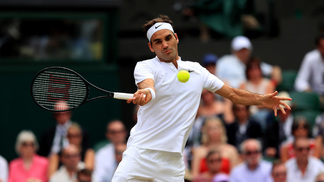 Roger Federer atropela Cilic, conquista Wimbledon pela 8ª vez e comemora 19º Grand Slam Roger Federer em ação na final de Wimbledon